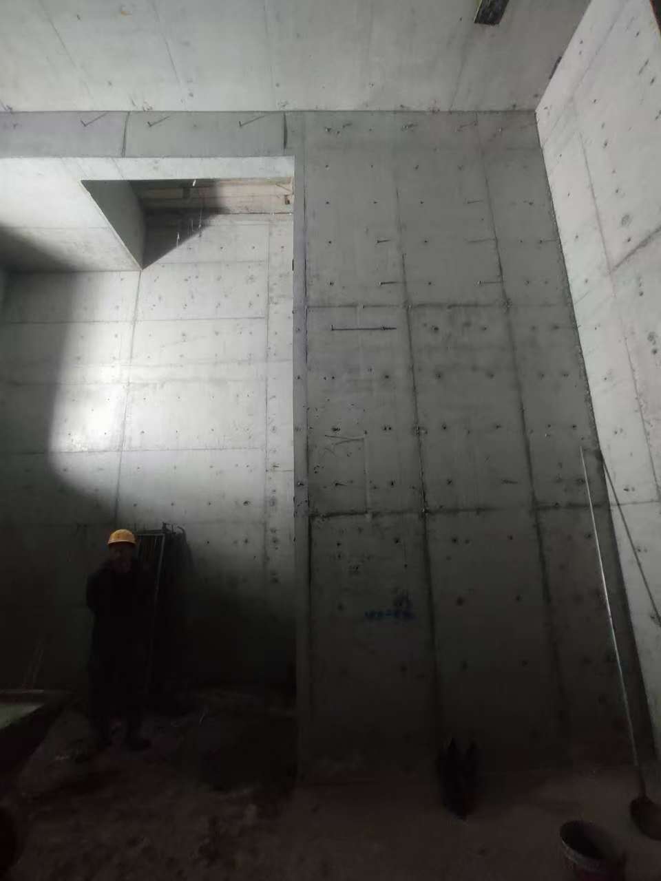 海淀墙上开槽钢筋断了有影响吗